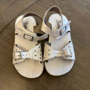 Footnotes toddler sandals with Velcro strap - EUC